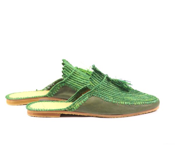 Raffia and leather slippers with tassle in green