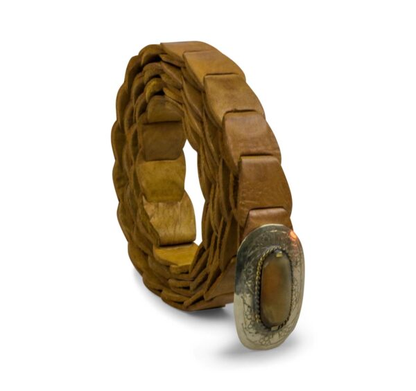 Ceinture jaune en cuir tressé avec une boucle en métal et os