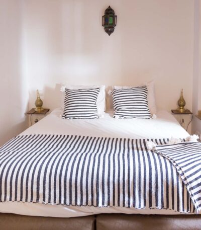 Striped in black and white blanket and with 2 cushions , 100% Wool