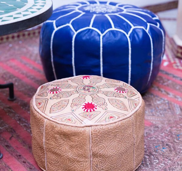Engraved leather pouf ( Medum )