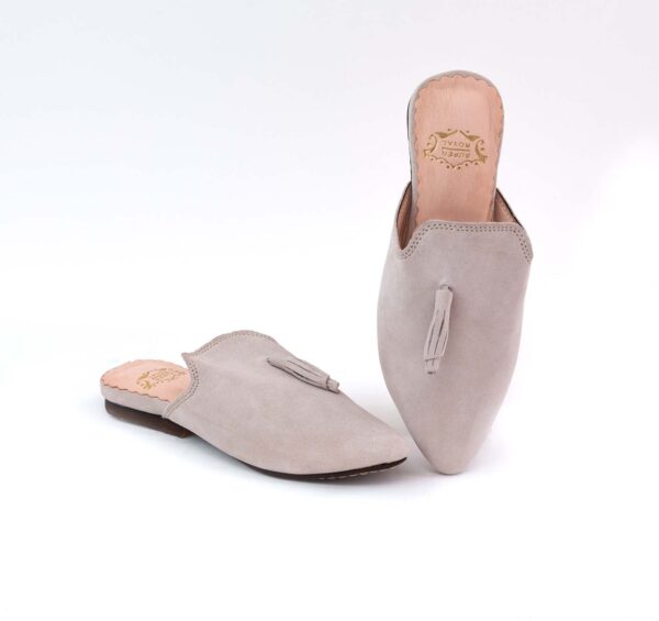 Trendy beige handmade suede mule