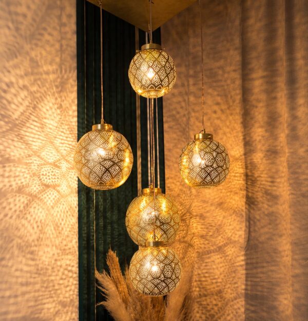 Unique composition of 5 brass pendant lights