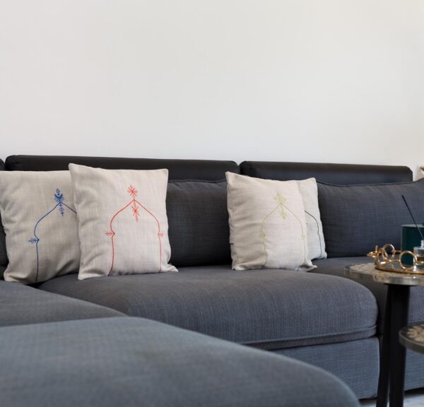 Cushion in Kiria and orange embroidery with ethnic door shape