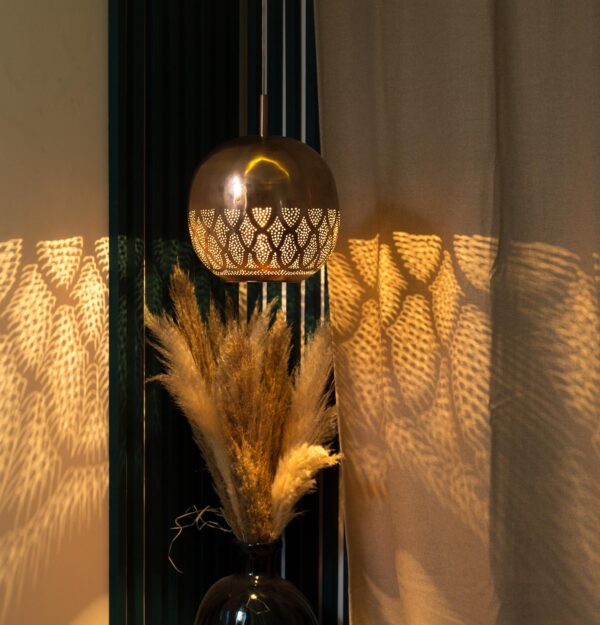 Artistic Pendant Light for beauty lovers