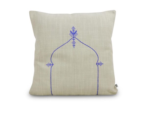 Cushion in Kiria and blue embroidery with ethnic door shape
