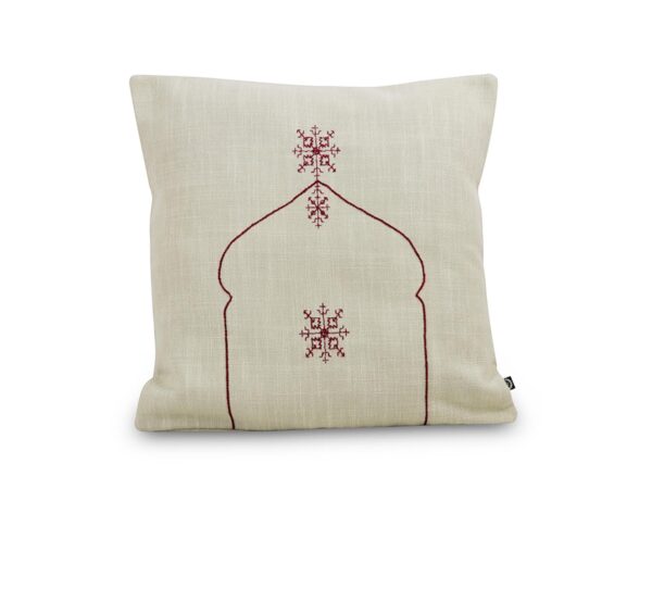 Cushion in Kiria and red embroidery with ethnic door shape